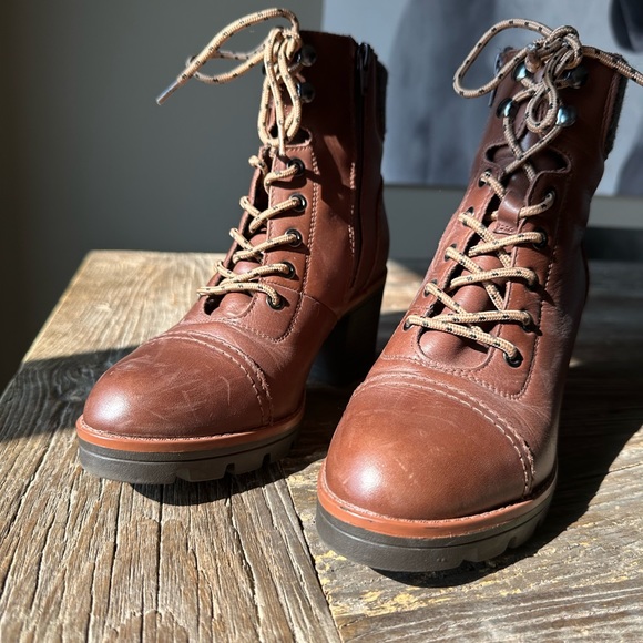 Naturalizer lace up boots! - Picture 2 of 6